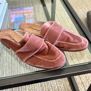 NEW Free People At Ease velvet loafer mule -37